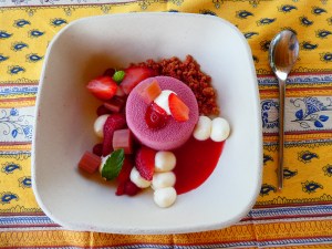 Dessert: entremet aux saveurs printanières